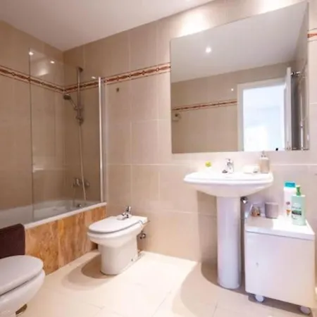 Stylish 2br With Big Terrace Near And Golf דירה
